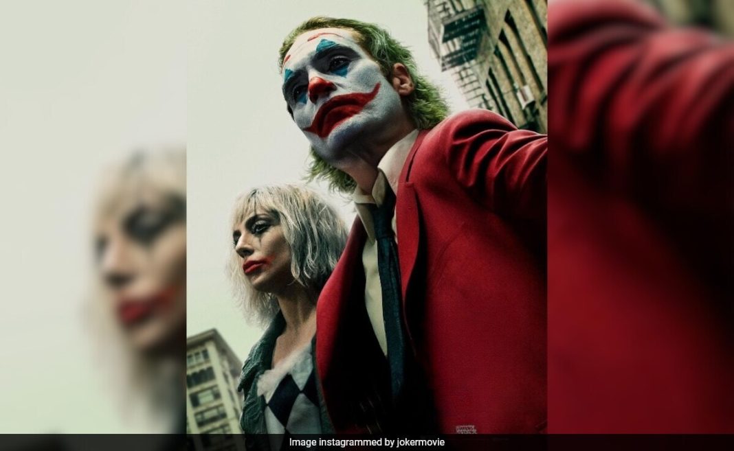 <i>Joker: Folie A Deux</i> Nuevo cartel: “El mundo es un escenario” para Joaquin Phoenix y Lady Gaga
