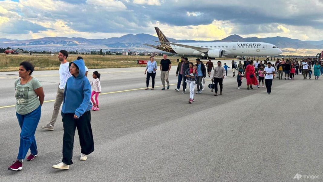 La amenaza de bomba en el vuelo de Vistara Airlines de la India que se vio obligado a aterrizar en Turquía era falsa, afirma el gobernador local
