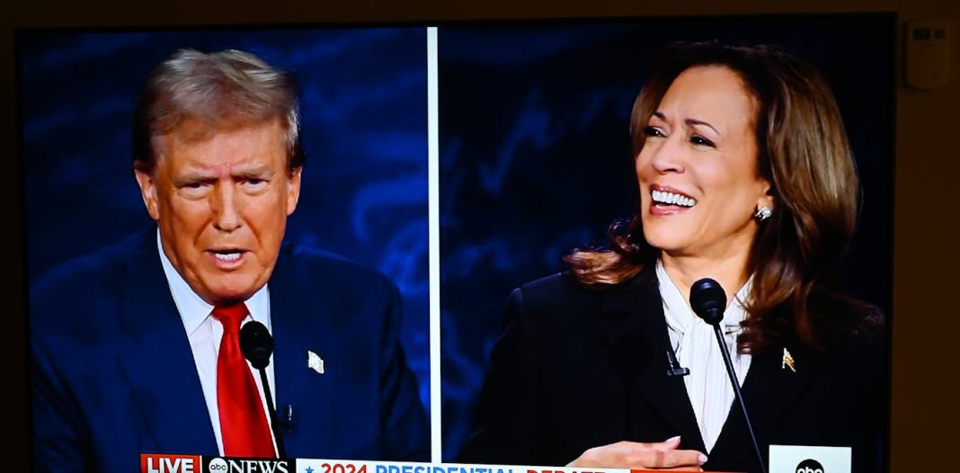 La audacia de la risa de Kamala Harris y las raíces racistas de la burla de Trump
