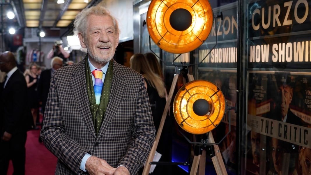 La estrella de X-Men, Sir Ian McKellen, critica a la reina Isabel II y a la familia real: 