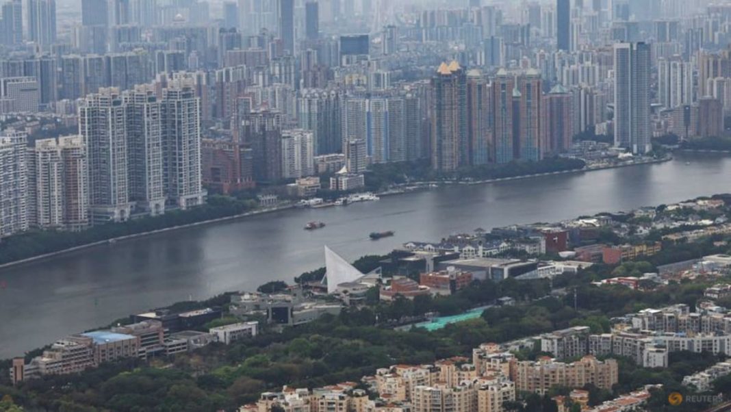 Las acciones inmobiliarias de China suben a medida que las principales ciudades alivian las restricciones a las compras
