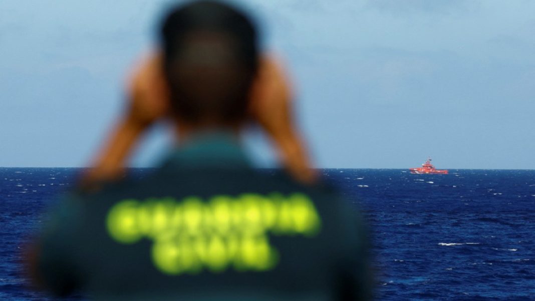 Las esperanzas de encontrar a 48 personas desaparecidas se desvanecen tras el naufragio de un barco en las Islas Canarias
