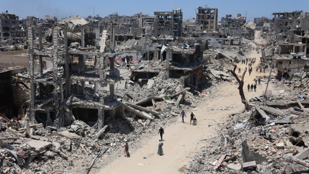 Las fuerzas israelíes utilizan la destrucción gratuita para crear una zona de contención en Gaza, según un informe
