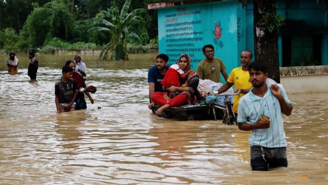 Las inundaciones en Bangladesh dejan 71 muertos y aumentan los temores de enfermedades transmitidas por el agua
