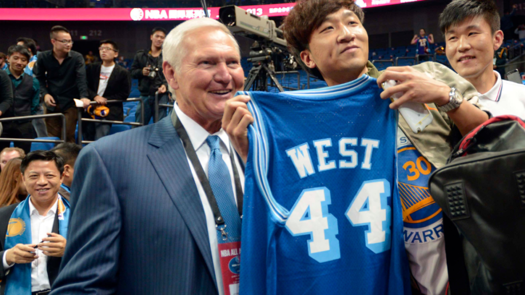 Los Angeles Lakers honrarán a Jerry West con un tributo en sus camisetas durante la temporada 2024-25 de la NBA
