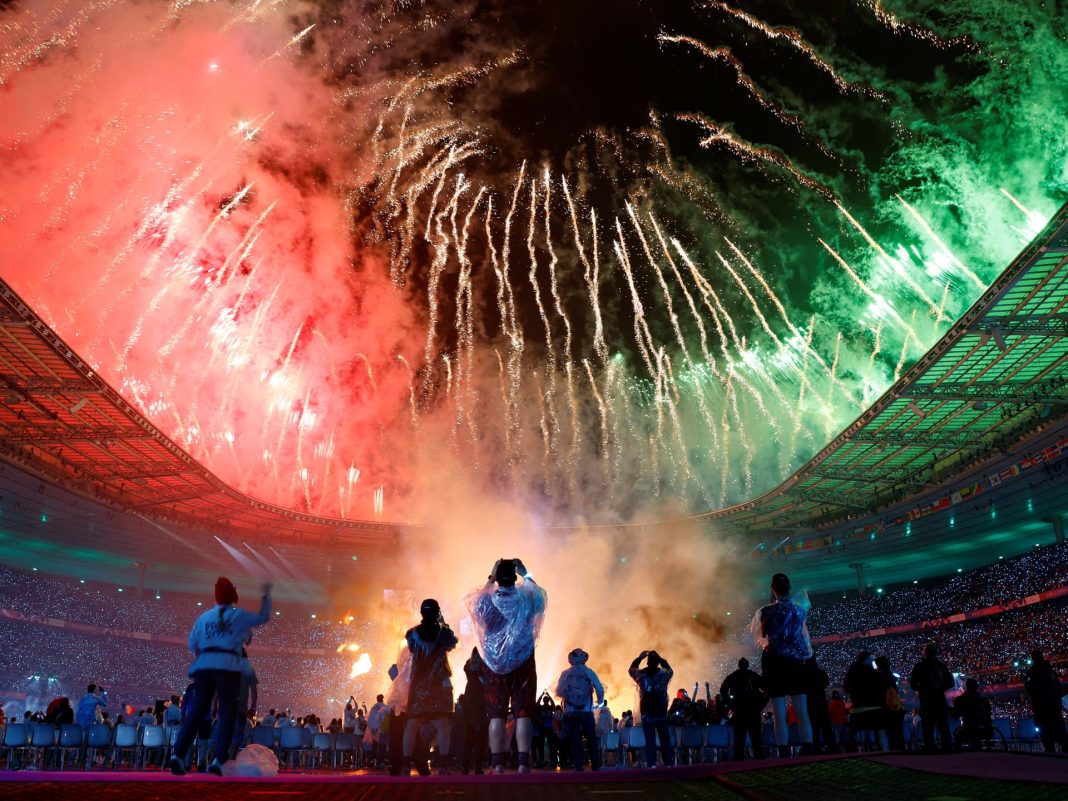 Los Juegos Paralímpicos concluyen con un espectacular espectáculo de luces y una fiesta de baile en París
