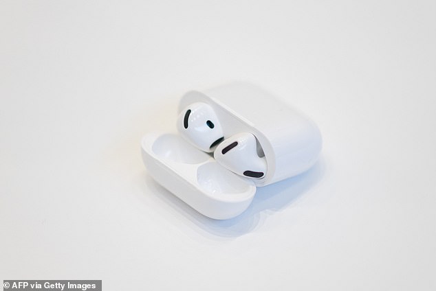 Apple ha anunciado el lanzamiento de los AirPods 4, que contarán con estuches más pequeños pero una batería de mayor duración