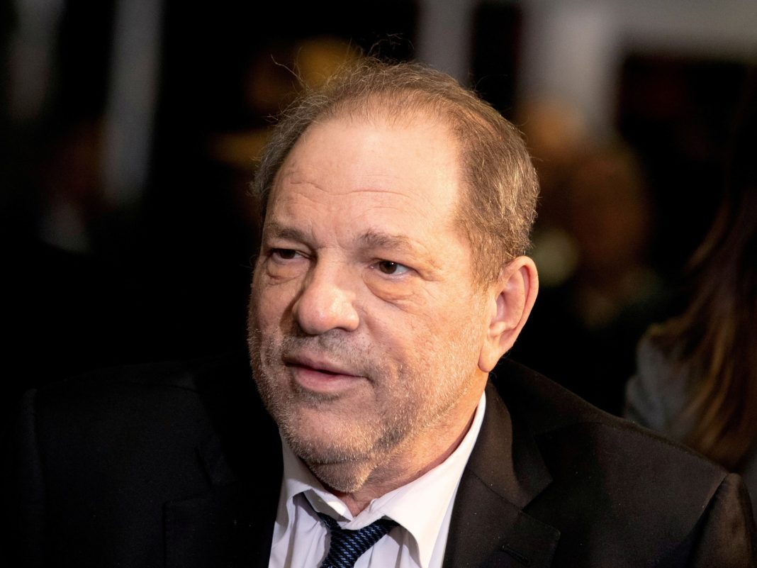 Los fiscales del Reino Unido retiran los cargos contra Harvey Weinstein
