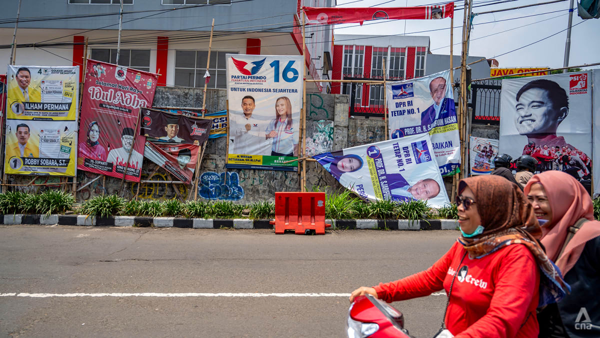 Los legisladores regionales de Indonesia empeñan cartas de nombramiento para cubrir los costos de la campaña; los expertos advierten sobre posible corrupción
