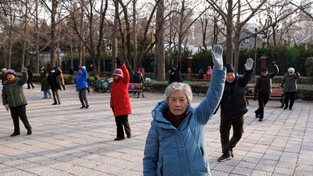 Los responsables políticos chinos debaten una propuesta para aumentar la edad de jubilación
