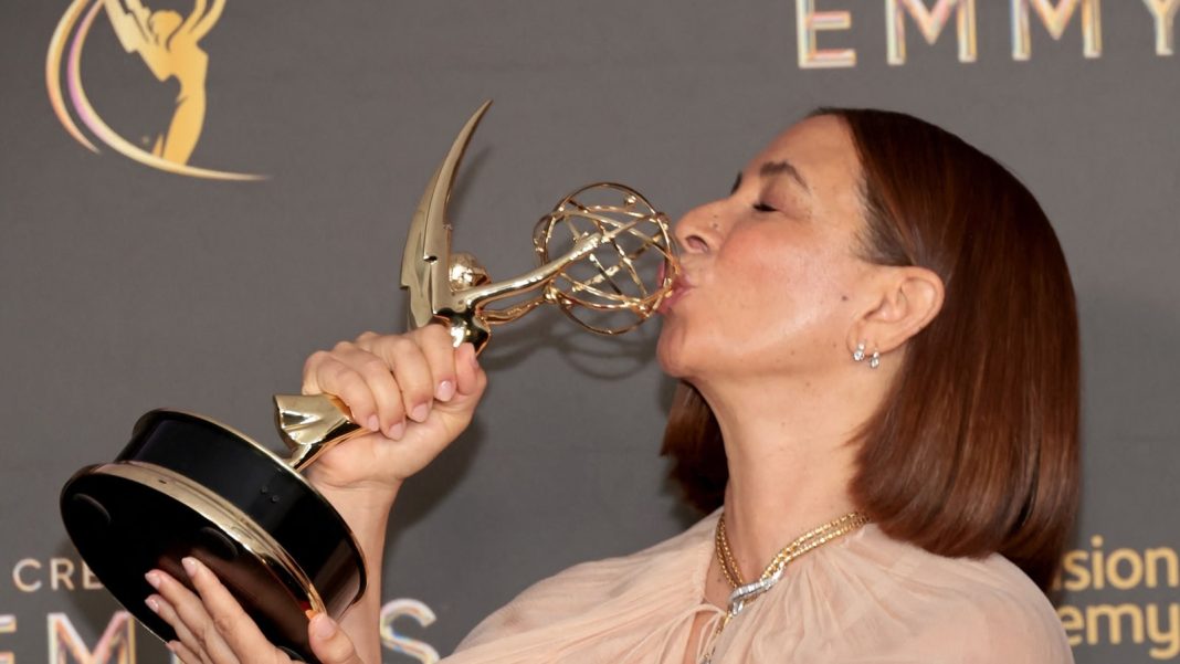 Maya Rudolph gana su sexto Emmy y Angela Basset su primero en los Creative Arts Emmys
