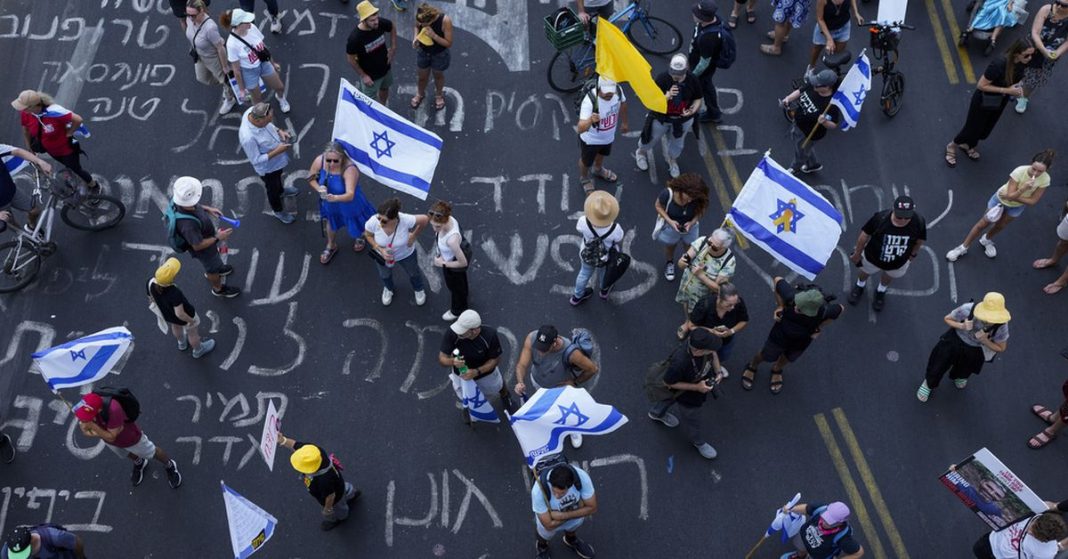 Medio millón de personas salieron a las calles en la mayor protesta contra la guerra hasta la fecha
