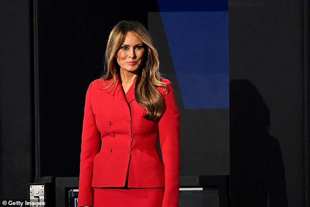 Melania Trump ha estado publicando videos en línea para vender sus próximas memorias