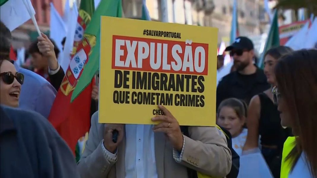 Miles de personas protestan en Portugal contra la 