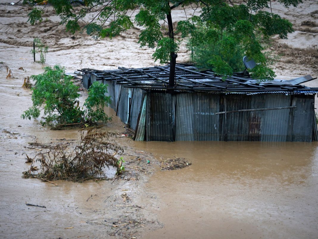 Nepal cierra escuelas mientras las fuertes lluvias paralizan el país
