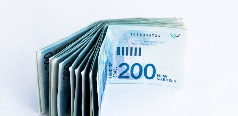 NIS 200 bills credit: Shutterstock