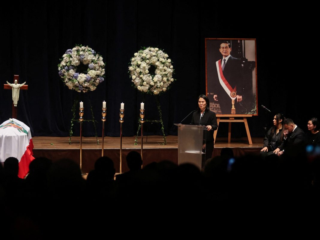 Perú celebra funeral por Fujimori, expresidente vinculado a abusos de derechos humanos
