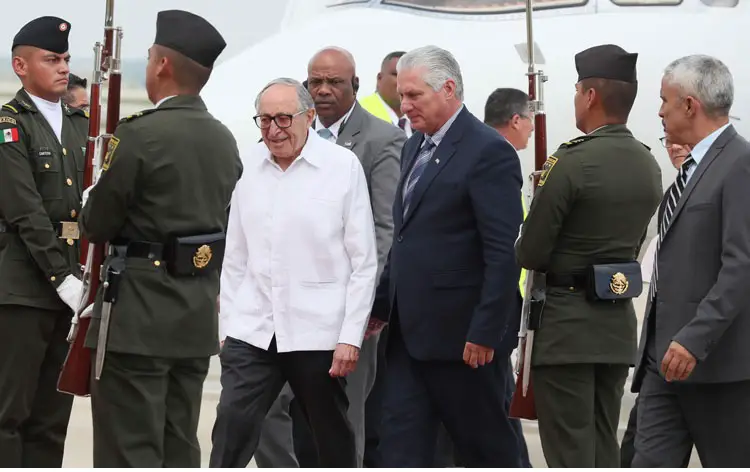 Presidente cubano Miguel Díaz-Canel llega a México para toma de posesión de Claudia Sheinbaum
