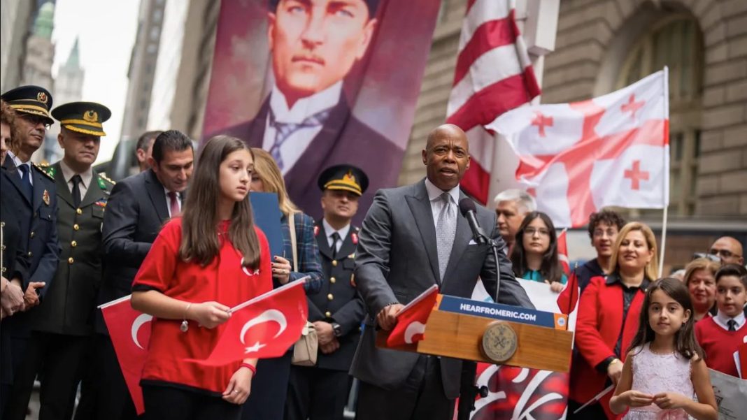 'Primera parada en Estambul': el alcalde Eric Adams acusado de aceptar sobornos para cumplir las órdenes de Turquía en la ciudad de Nueva York
