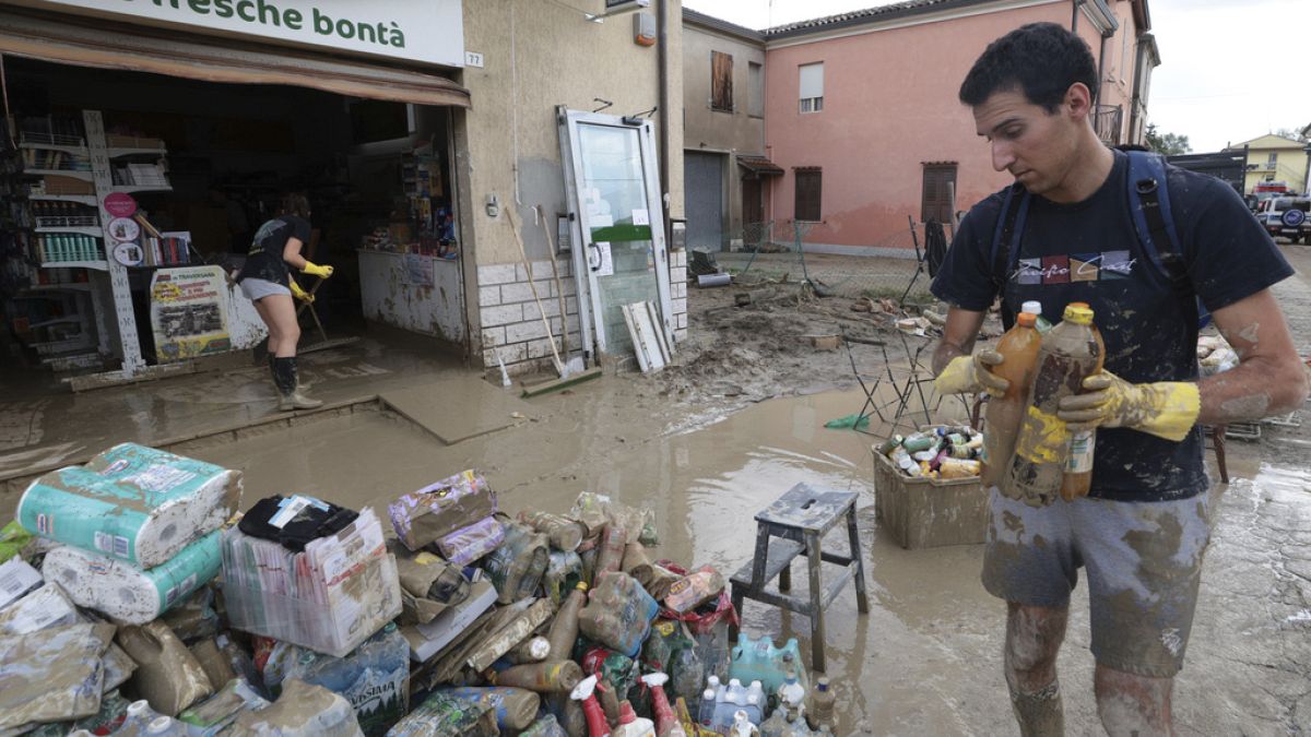 Propietarios de viviendas en Italia sufren la tercera inundación en poco más de un año
