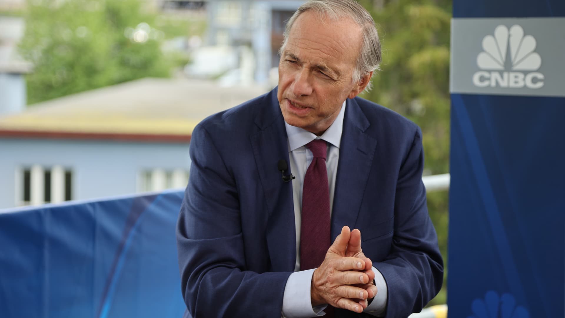 Ray Dalio afirma que las próximas elecciones estadounidenses serán las más trascendentales de su vida
