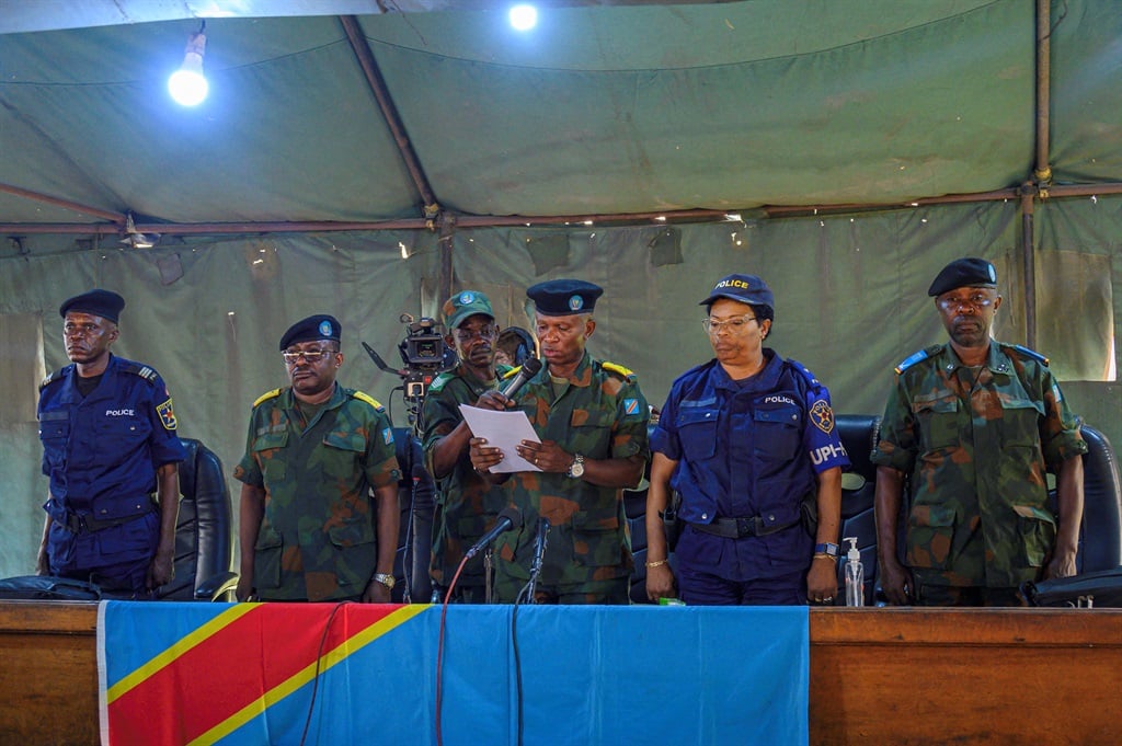 Major Freddy Ehume (C), the president of the Kinshasa Gombe Garrison Military Tribunal, reads the verdict to defendants accused of a failed coup, on 13 September 2024. (Hardy BOPE / AFP)