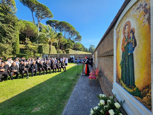 Korean mosaic depicting Virgin Mary in &apos;hanbok&apos; unveiled in Vatican Gardens