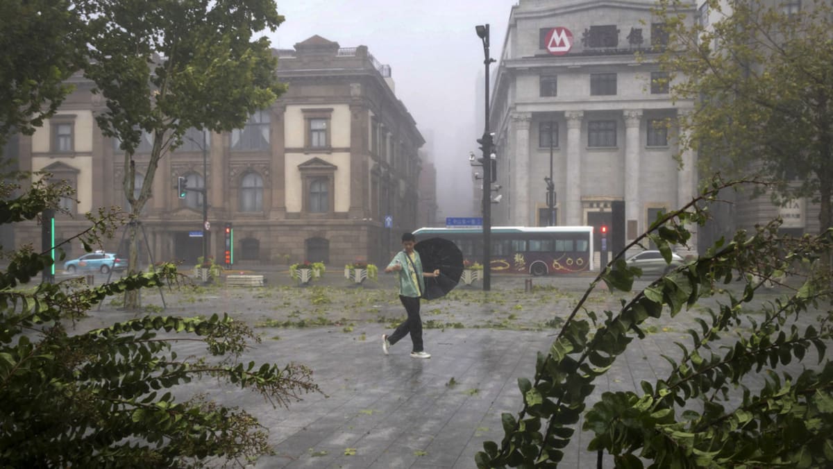 Segundo tifón azota Shanghái días después de histórica tormenta
