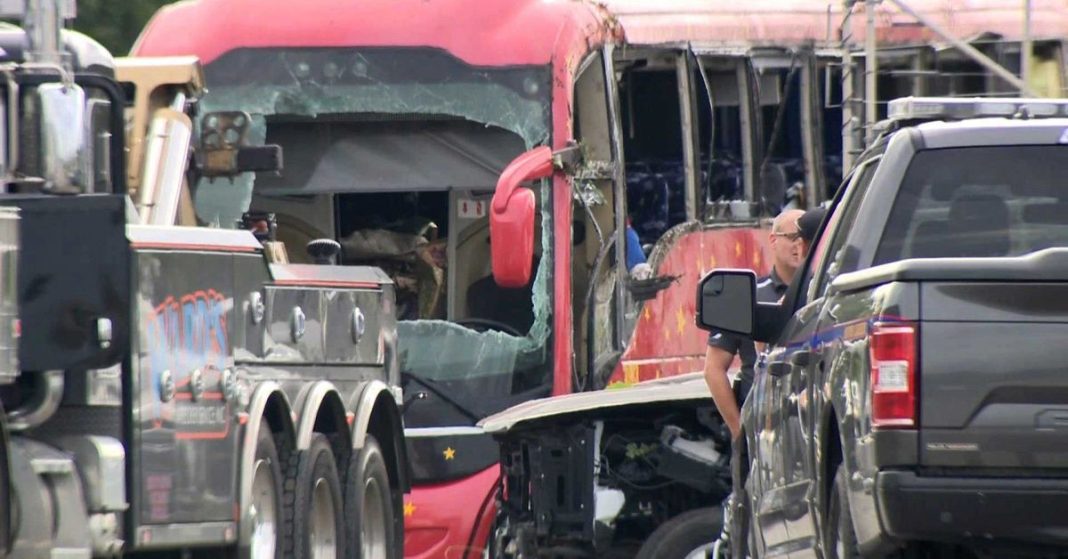 Siete muertos y decenas de heridos en accidente de autobús en Mississippi
