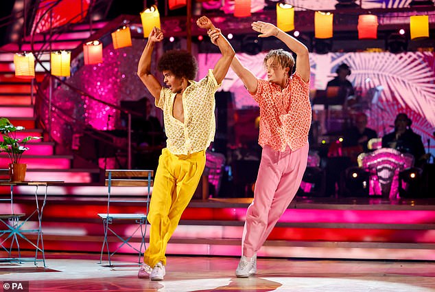 El programa de Strictly Come Dancing de 2024 será el primero en cinco años en el que no habrá una pareja del mismo sexo. En la imagen: los finalistas del año pasado Layton Williams y Nikita Kuzmin