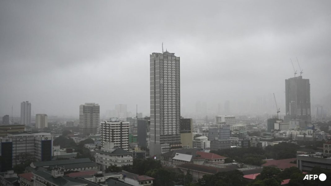 Tormenta inunda regiones del norte de Filipinas, incluida la capital, interrumpiendo escuelas, trabajos y viajes
