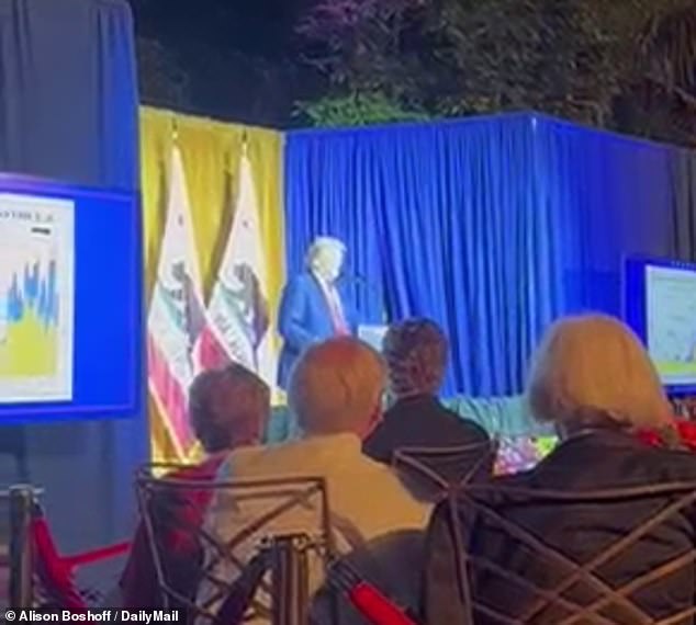 Imágenes obtenidas por DailyMail.com del expresidente hablando en un evento de recaudación de fondos en Beverley Hills el viernes por la noche