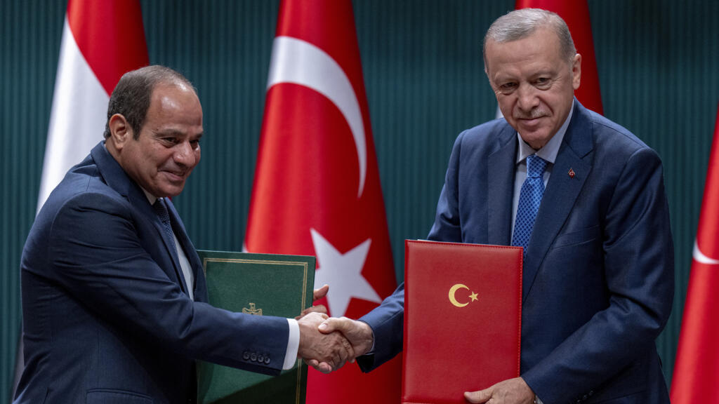 Turquía y Egipto acuerdan una postura común sobre Gaza y se comprometen a cooperar en comercio y energía
