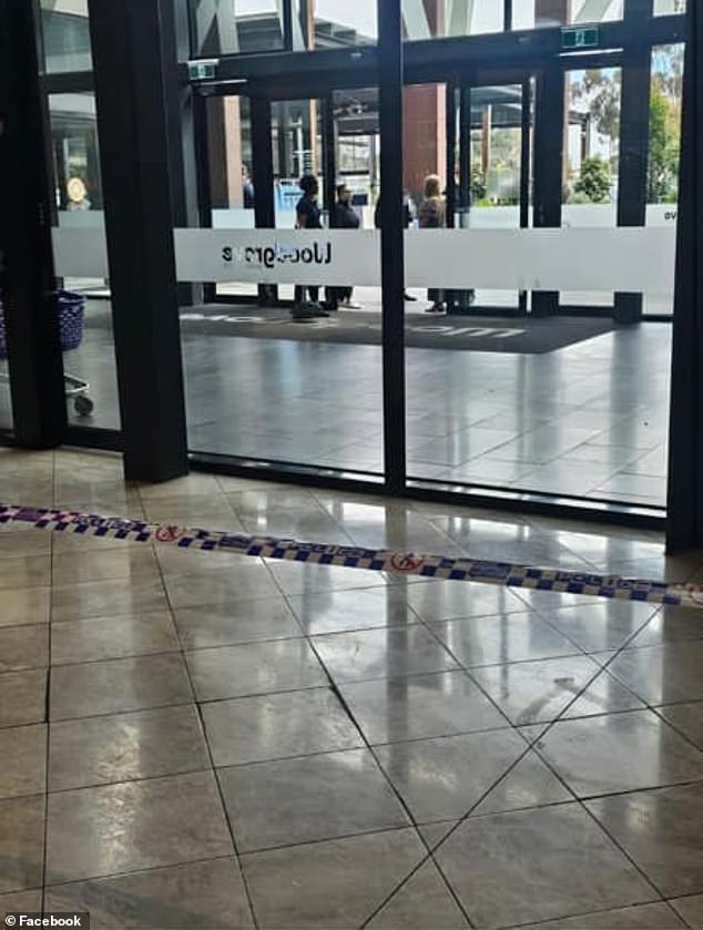 La policía acudió al centro comercial Woodgrove en Melbourne en medio de informes de un apuñalamiento