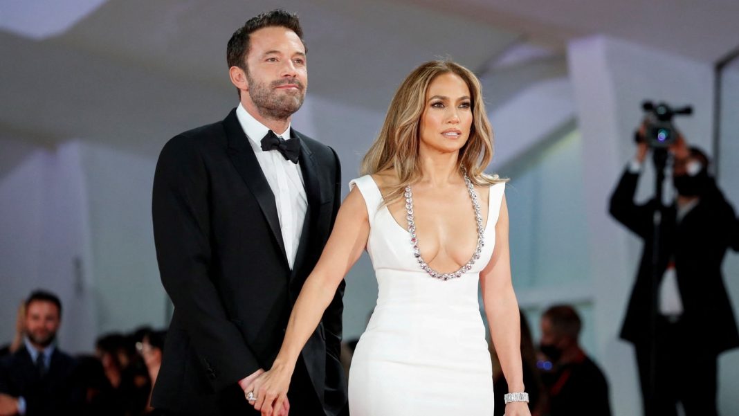 Un amigo de Ben Affleck revela que el actor está “feliz de ser libre” tras su divorcio de Jennifer Lopez
