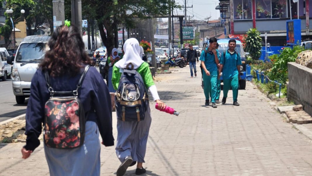 Un niño de 14 años muere en el norte de Sumatra después de realizar saltos en cuclillas supuestamente ordenados por un maestro religioso
