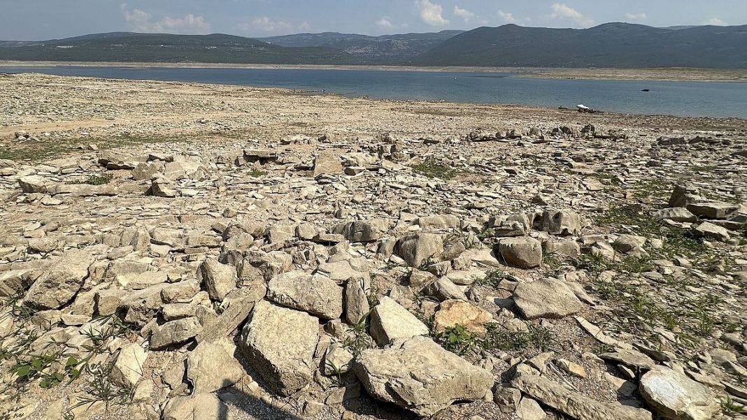 Una grave sequía en Bosnia y Polonia provoca niveles de agua históricamente bajos
