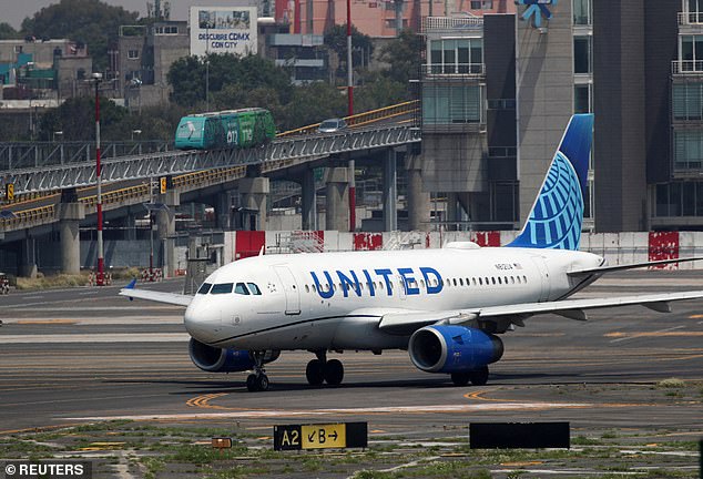 La aerolínea comercial de alcance mundial United Airlines ha llegado a un acuerdo con SpaceX de Elon Musk para ofrecer el servicio WiFi Starlink basado en satélite en todos sus vuelos.