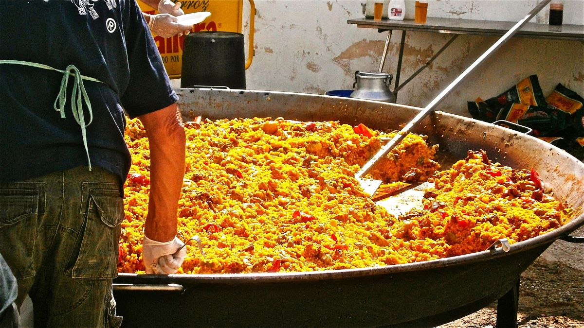 Vídeo. Te contamos cómo hacer la perfecta paella tradicional valenciana 
