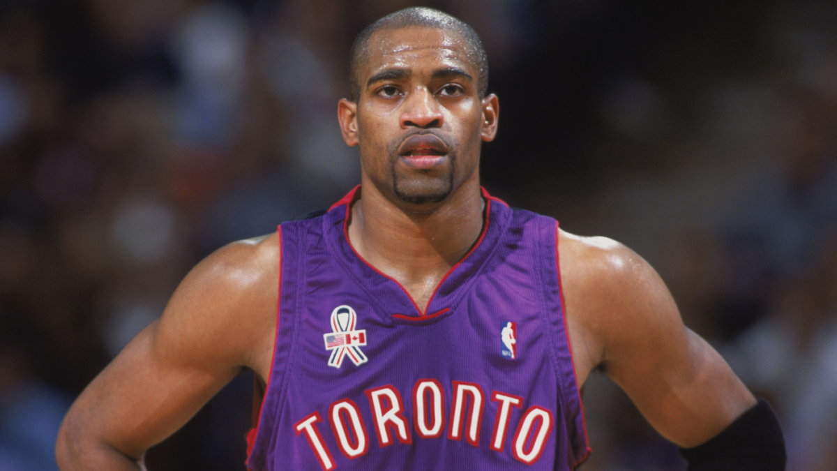 Vince Carter será el primer jugador de los Raptors con camiseta retirada, pero algunos ejecutivos no estuvieron de acuerdo con la elección, según informe
