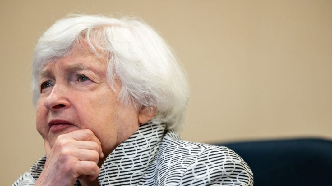 Yellen dice que la economía estadounidense sigue siendo sólida y va camino de un 