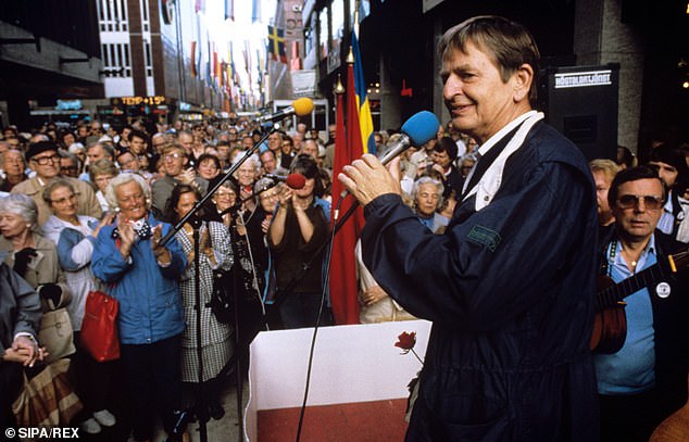 Olof Palme fue asesinado a tiros mientras caminaba a casa desde el cine en febrero de 1986.