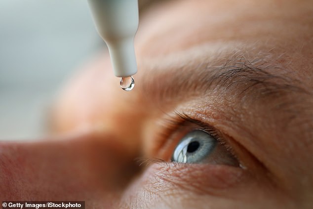 Un estudio ha descubierto que reír puede ser tan efectivo como las gotas cuando se trata de ojos secos.