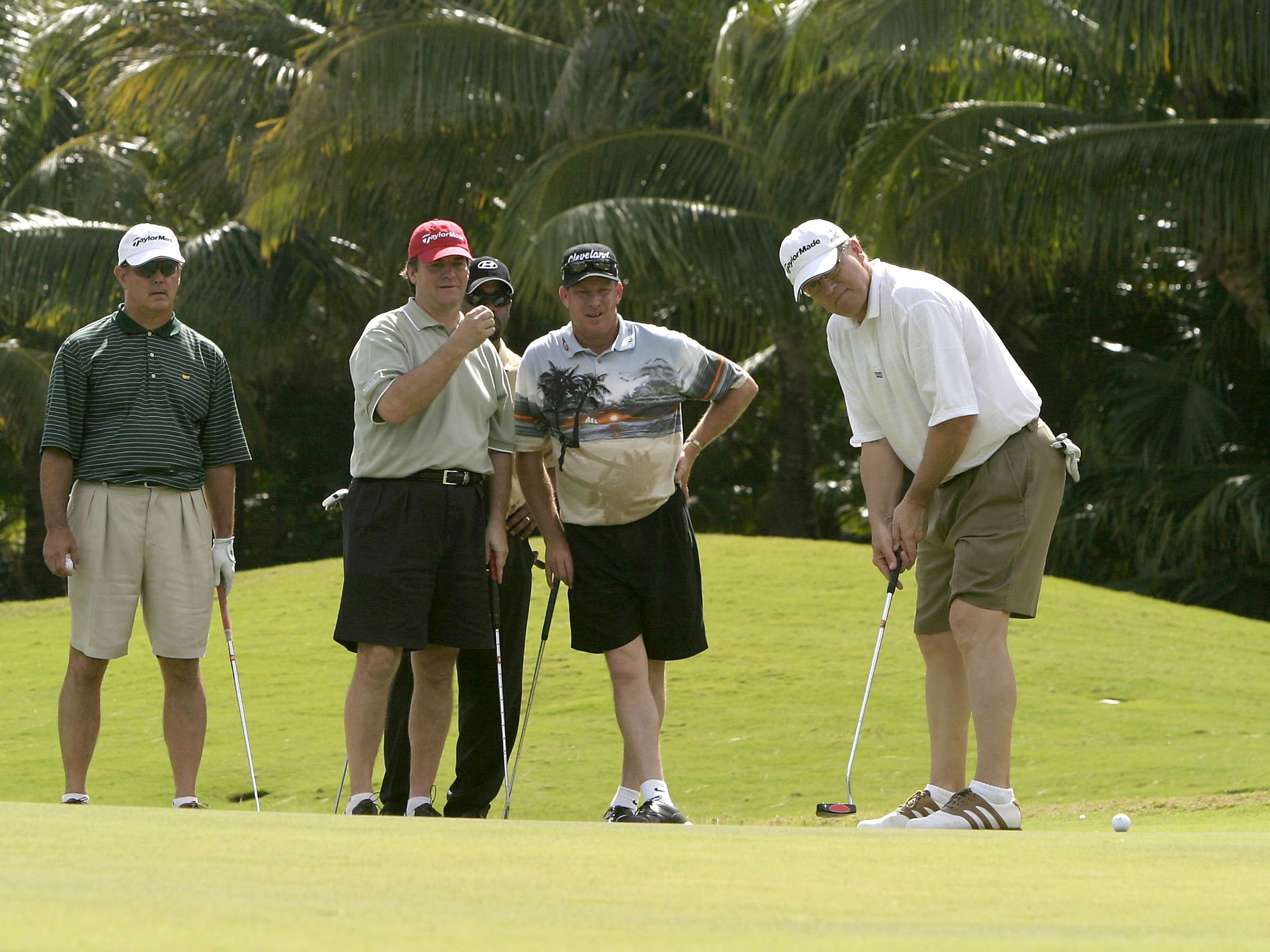 ¿Por qué la gente hace trampa en una pelea de golf?
