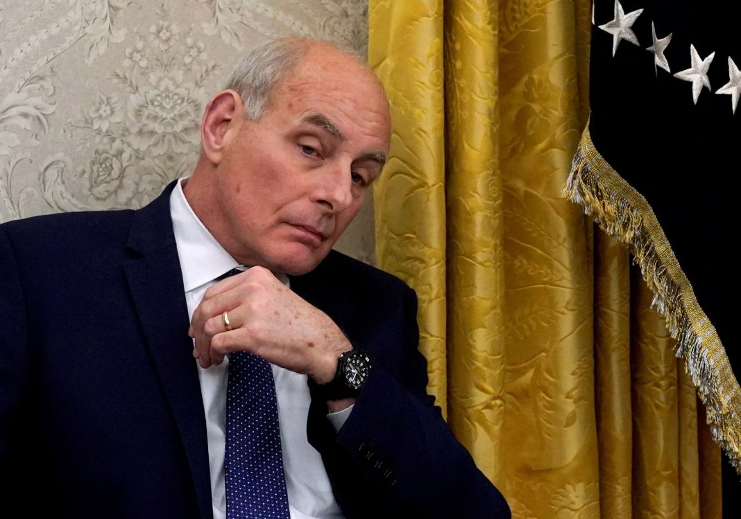 13 exfuncionarios de Trump respaldan la postura de Kelly contra Trump
