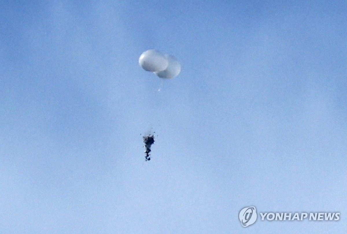 (2nd LD) N. Korea launches over 150 trash balloons toward S. Korea: JCS