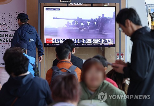 (LEAD) S. Korea considering sending personnel to Ukraine to monitor N. Korean troops: source