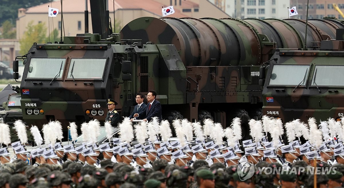 (3rd LD) S. Korea displays &apos;monster&apos; Hyunmoo-5 missile for 1st time for Armed Forces Day