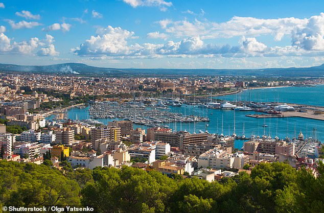 Paseo marítimo de Palma. Un turista británico fue asaltado por su reloj de diseño de £ 150.000 después de que le robaran su teléfono móvil momentos antes durante una noche de fiesta en Mallorca.