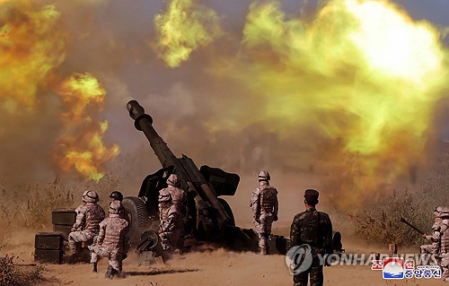 (LEAD) S. Korea 'closely' monitoring possibility of N. Korea sending troops for Ukraine war